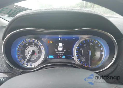 2018 Chrysler 300 Limited z USA, uszkodzony, nr VIN 2C3CCAEG1JH324317